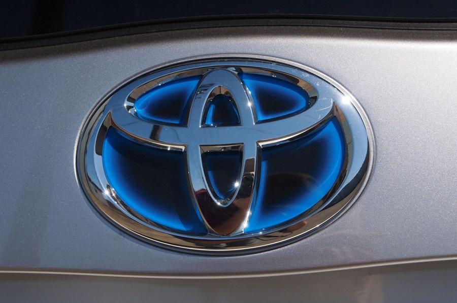  Toyota Prius Plug-In Hybrid 2012 года  (фото 63 из 75)